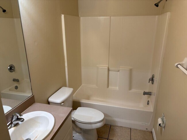 Building Photo - 4756-4758 28 ST SW