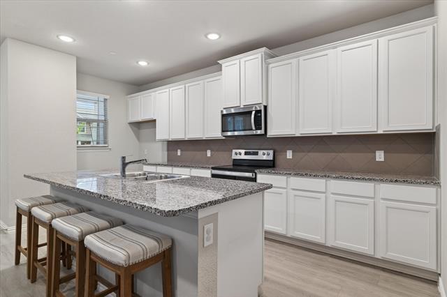 Building Photo - 2200 Davenport Dr