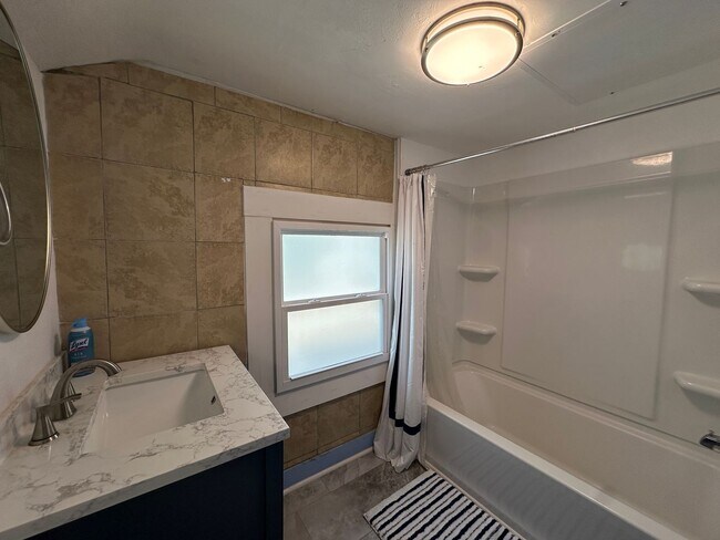 Building Photo - Upstairs apartment near United Regional Hospital