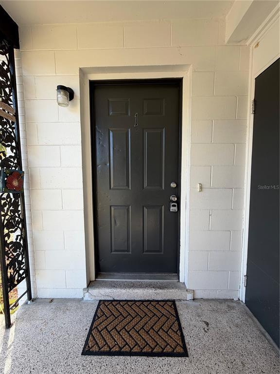 Building Photo - 320 W Howry Ave