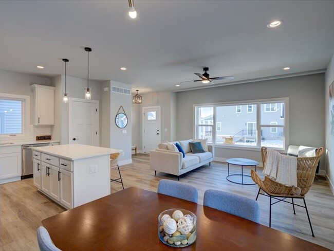 Building Photo - 139 Prairie Heights Dr