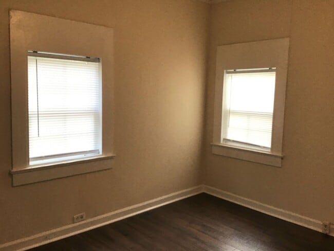 Building Photo - Recently Upgraded 3 Bedroom in Downtown Ro...