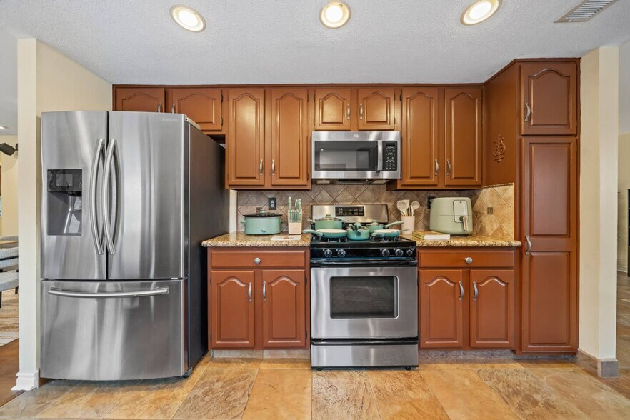 Building Photo - 2003 Pierce Ct