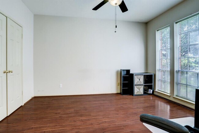 Building Photo - 4415 Oak Valley Dr