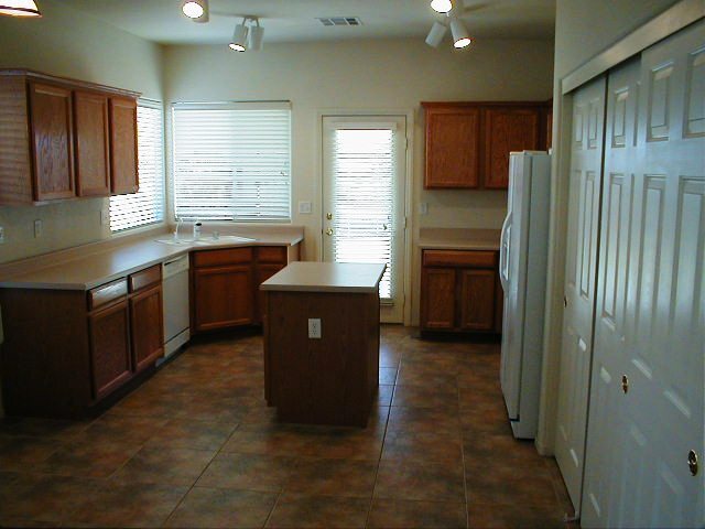 Building Photo - Wonderful Summerlin single story with gras...