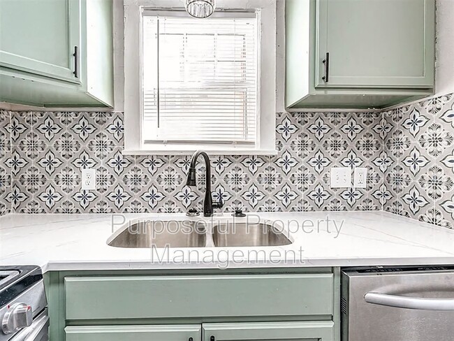 Building Photo - 732 NE 17th St