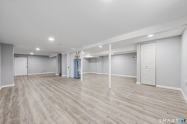 Building Photo - 130 D'Eramo Pl