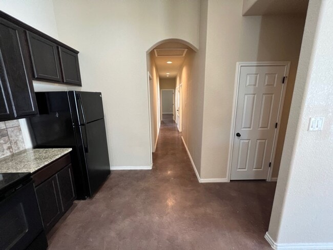 Building Photo - Luxury 3/2 duplex in NBTX