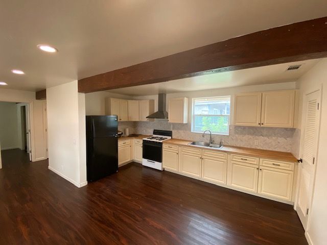 Building Photo - 791 Bowles Street