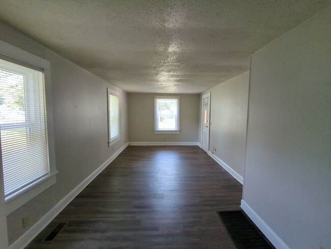 Building Photo - East Ridge 2 Bedroom House