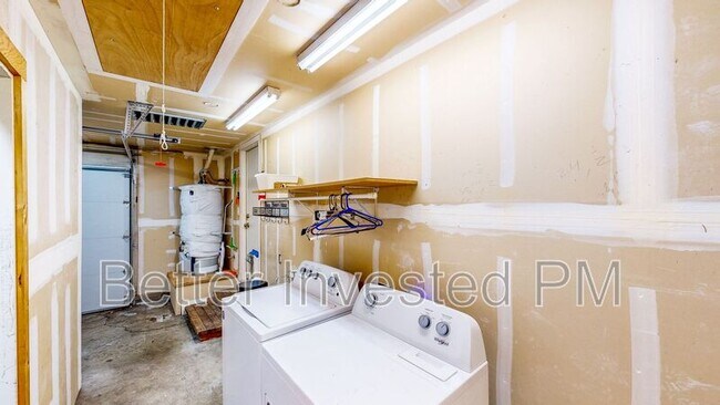 Building Photo - 3241 Montgomery Dr