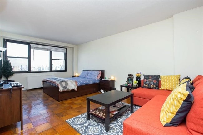 Building Photo - 201 ST PAULS Ave