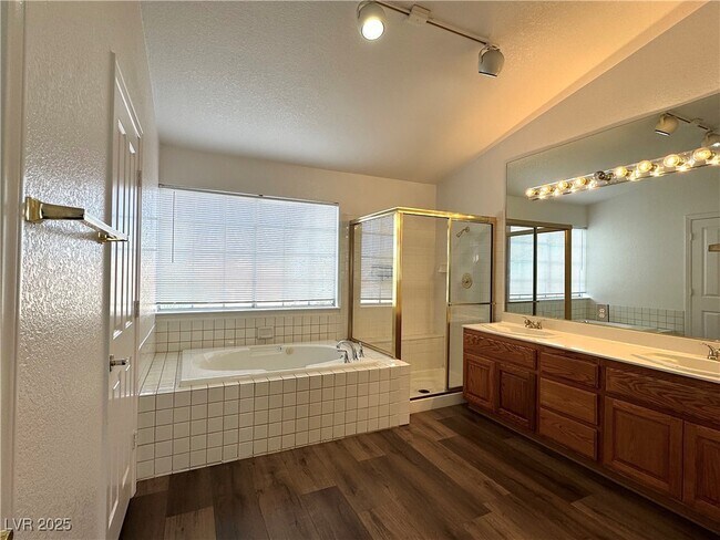 Building Photo - 7913 Waterfalls Ave