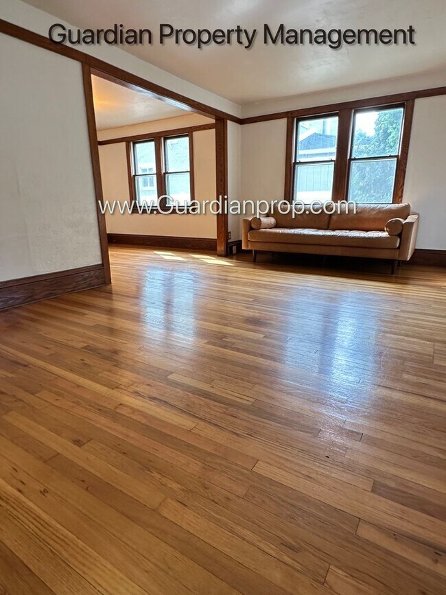 Building Photo - 4147 Snelling Ave