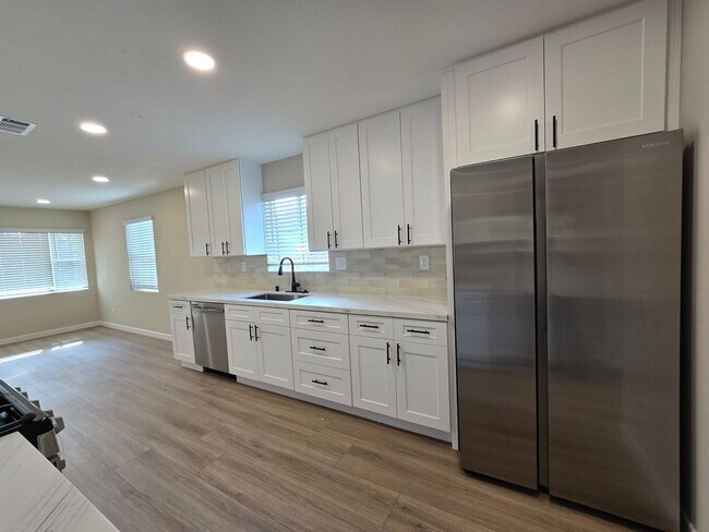Building Photo - Newly Renovated House!! (Lease out, pendin...