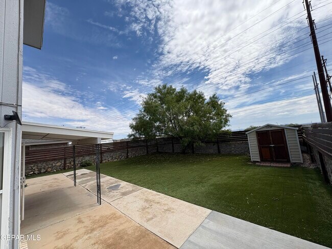 Building Photo - 11120 Loma De Color Dr