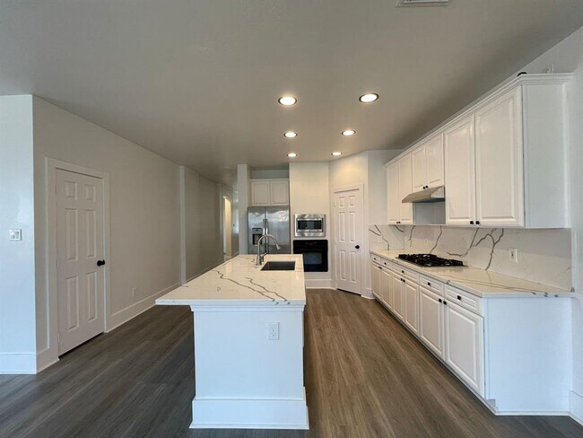 Building Photo - 16735 Sonoma Del Norte Dr