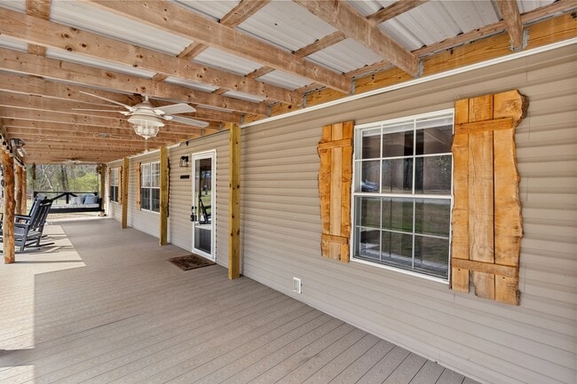 Building Photo - Ranch with 6 Acres!