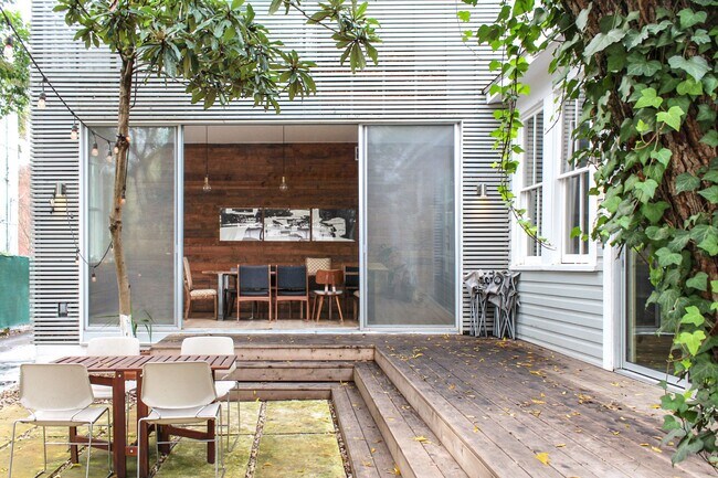 Building Photo - 215 Beauregard St