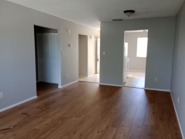 Building Photo - KNOX F