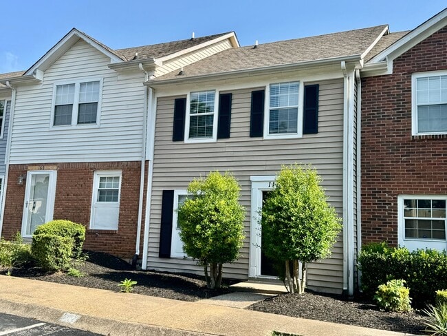 Building Photo - Awesome Condo!! 2 Bed/1.5 Bath! 1100 sq.ft...