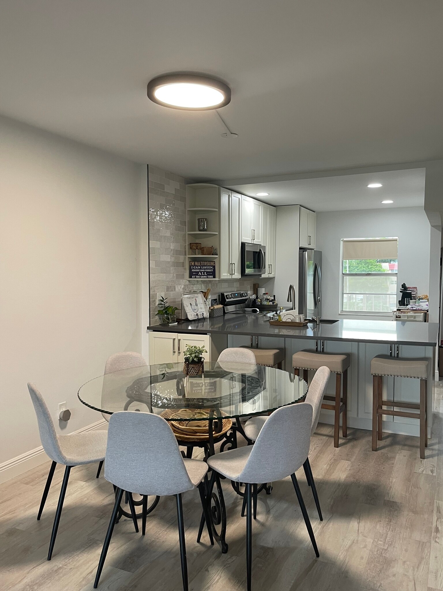 Building Photo - 1020 Country Club Dr