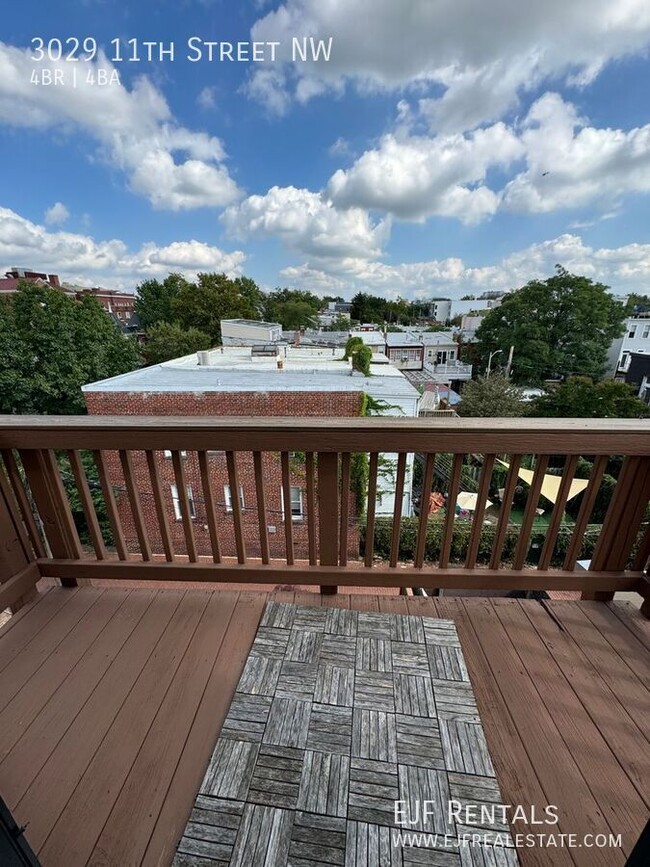 Building Photo - Columbia Heights Four Story Row home for R...