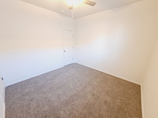Building Photo - Energy Efficient Home 3bed 2 bath in Huning.