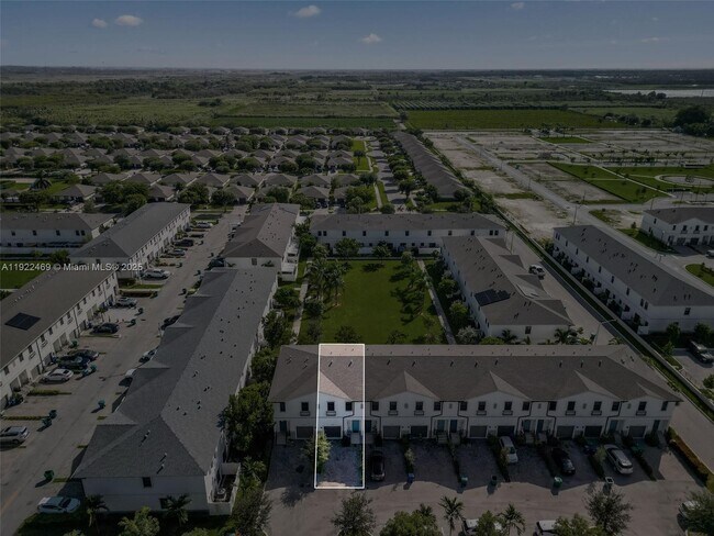 Building Photo - 757 SW 11th St