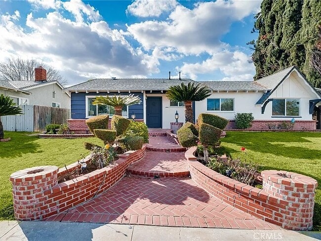 Primary Photo - 6901 Fallbrook Ave