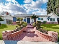 Building Photo - 6901 Fallbrook Ave