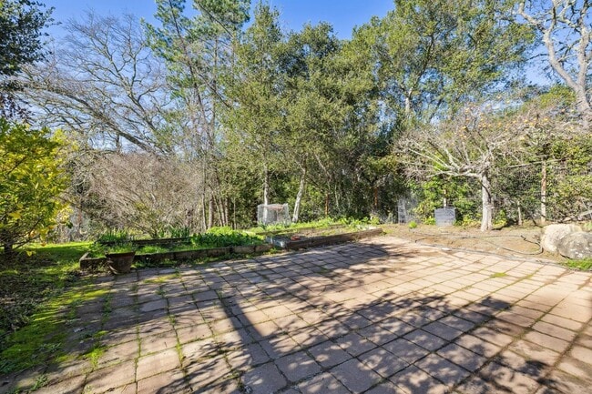 Building Photo - Charming 4BR Home Available in Private Portola Valley Cul de Sac