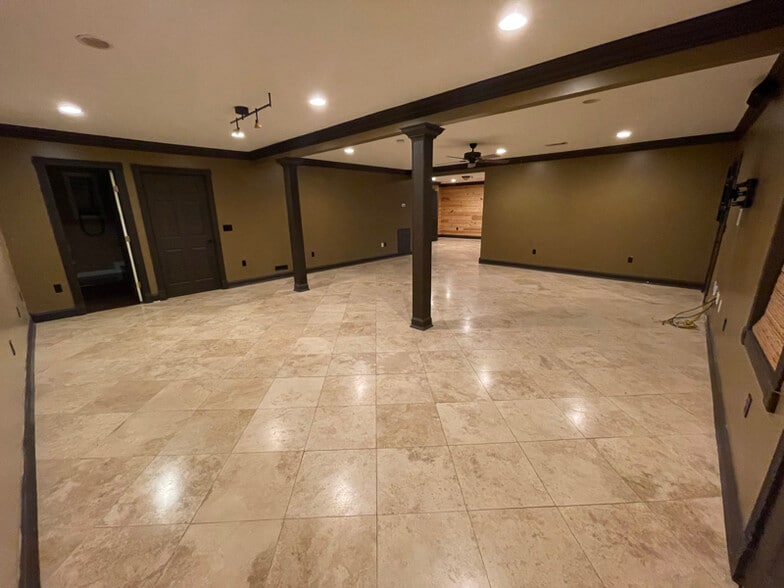 Building Photo - 191 Northlake Dr