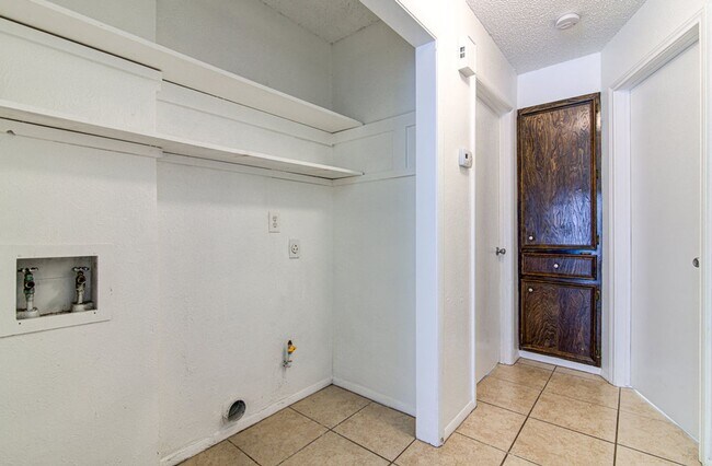 Building Photo - 1202 Westcott Dr