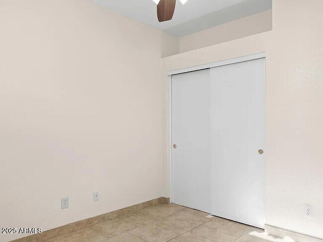 Building Photo - 1750 W Union Hills Dr