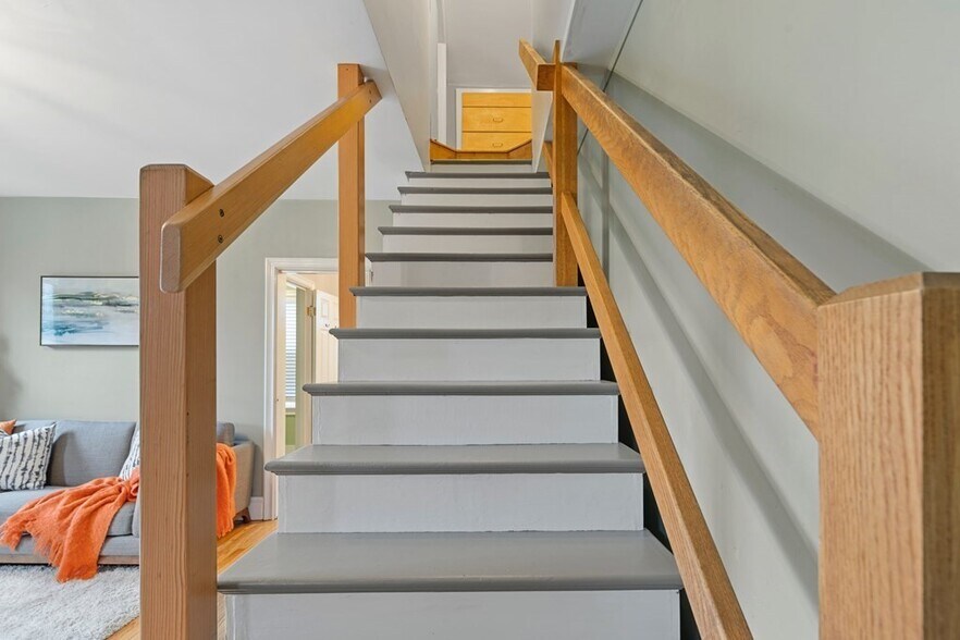 Building Photo - 80 Irving St