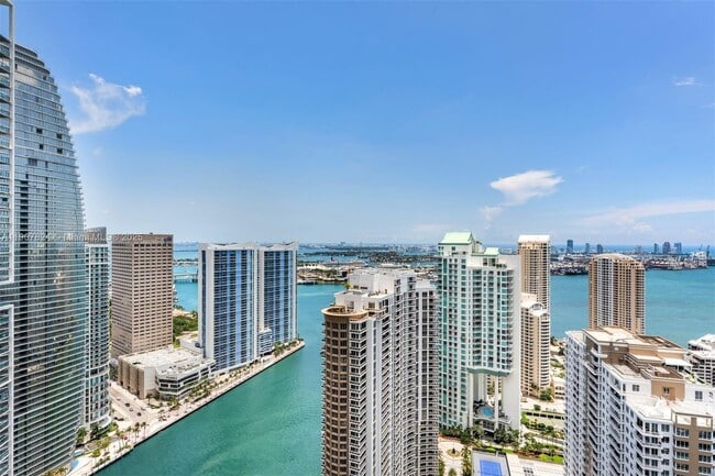 Building Photo - 495 Brickell Ave