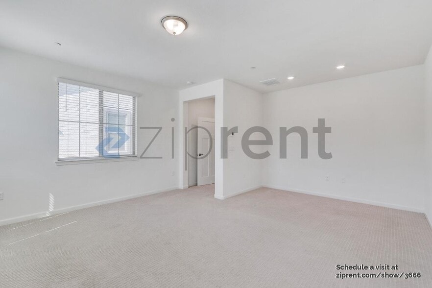 Building Photo - Unit