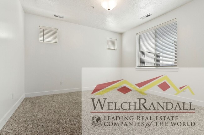 Building Photo - Stylish Vineyard Condo – 3 Beds, 2 Baths, ...