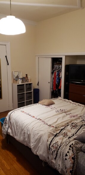 Building Photo - 328 S 43rd St