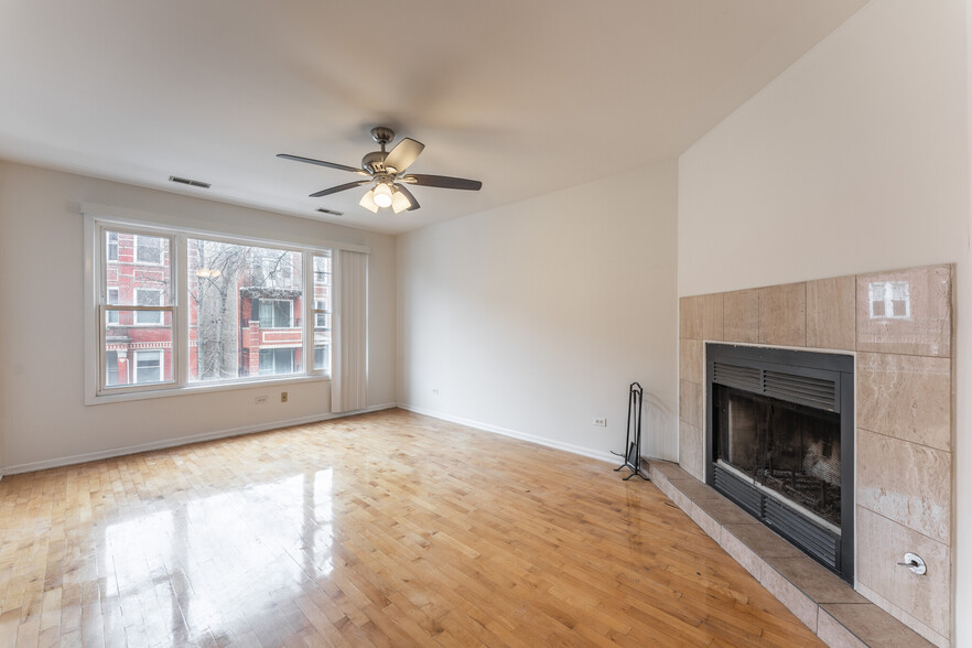 Primary Photo - 845 N Hoyne Ave