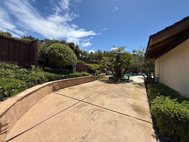 Building Photo - Newly Renovated 4 Bedroom Residence in La Jolla
