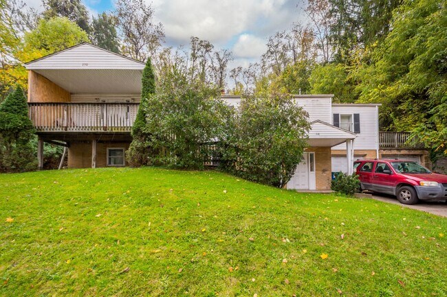 Building Photo - 230-228 Universal Rd