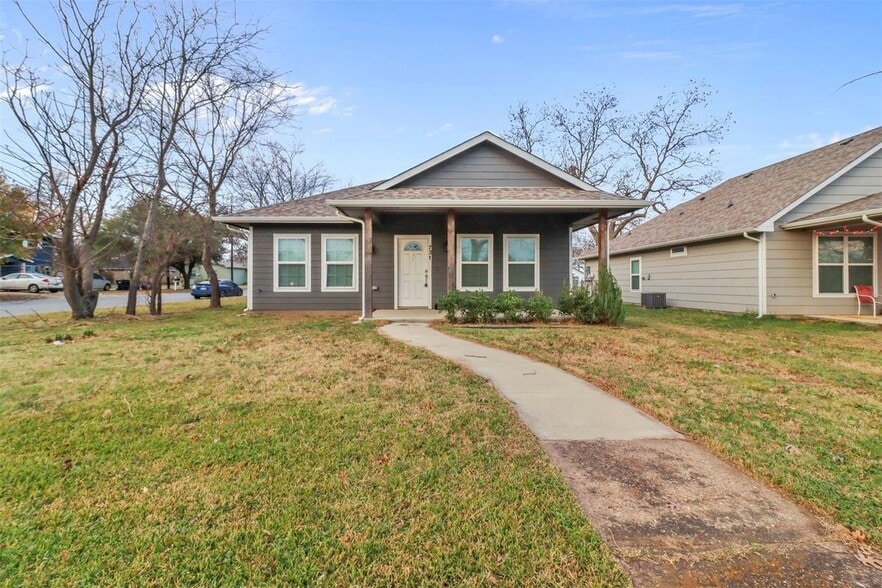 Building Photo - 731 W Morton St