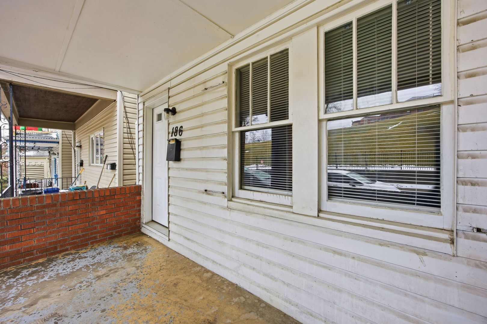 Building Photo - 186 Oneida St