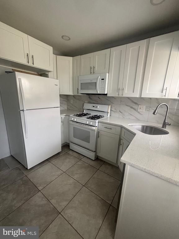 Building Photo - 3172 Chatham St