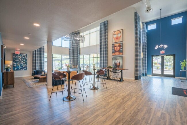 Building Photo - 1890 S Country Club Way