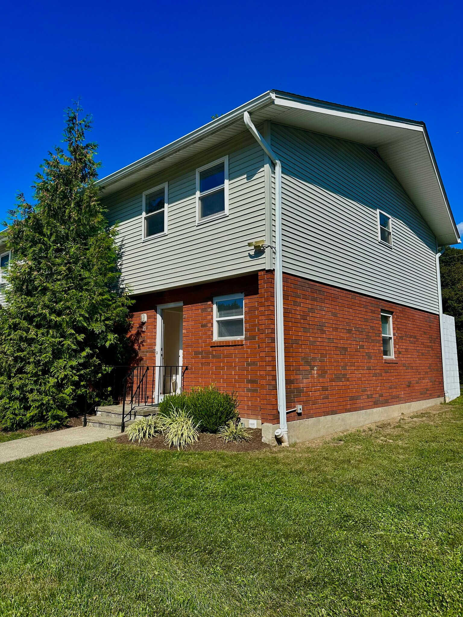 Building Photo - 1 Orchard Hills Cir
