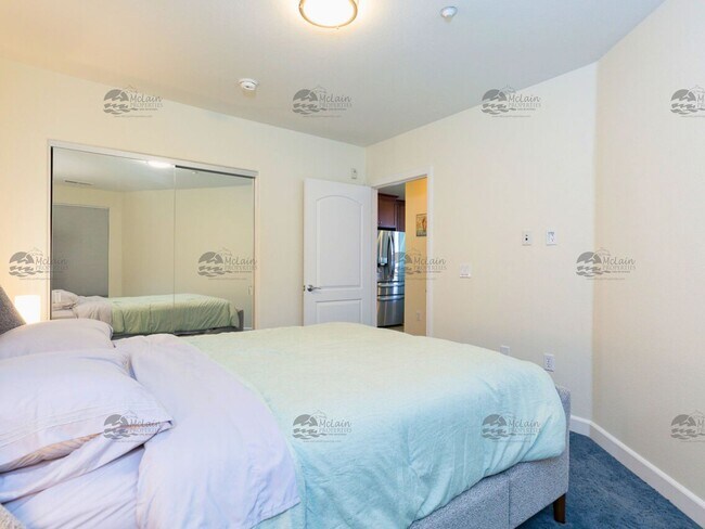 Building Photo - Move In Special - $500 Off First Month's R...