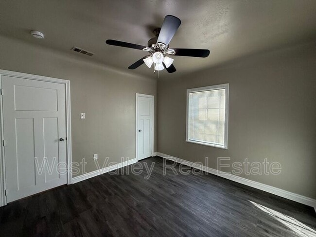 Building Photo - 408 F St